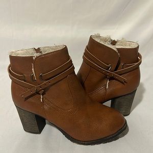 Bamboo ladies boots 7 1/2